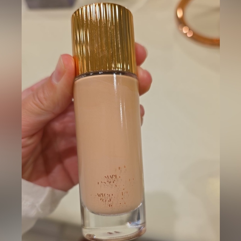 Charlotte Tilbury Hollywood flawless filter - Pale